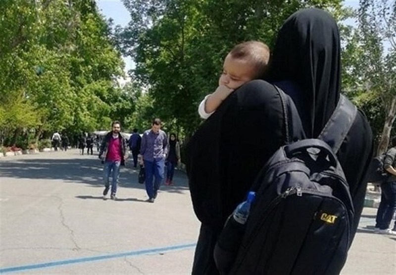 مادران دانشجو چگونه با چالش‌های تحصیل و فرزندداری می‌جنگند؟