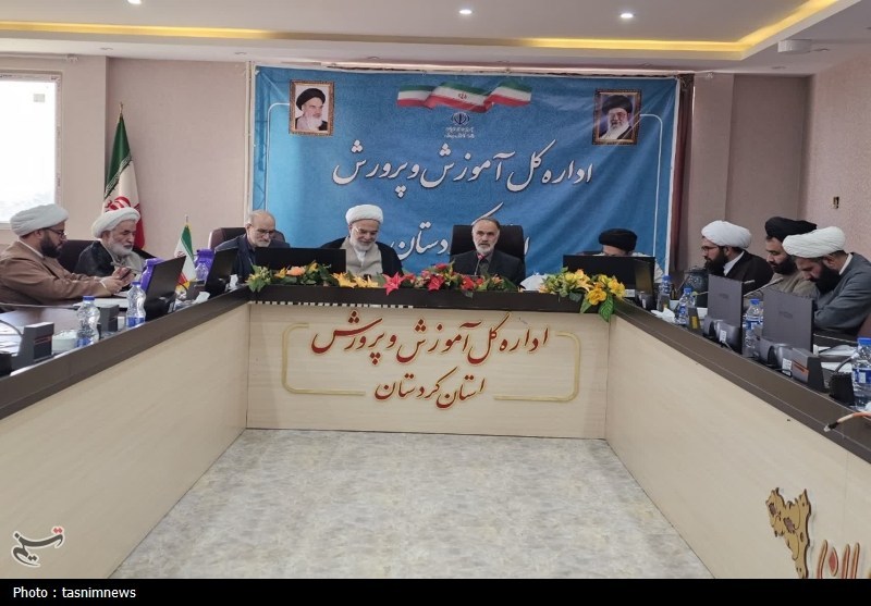 کردستان نماد وحدت شیعه و سنی/لزوم تعمیق فرهنگ نماز در میان جوانان - وب‌گردی