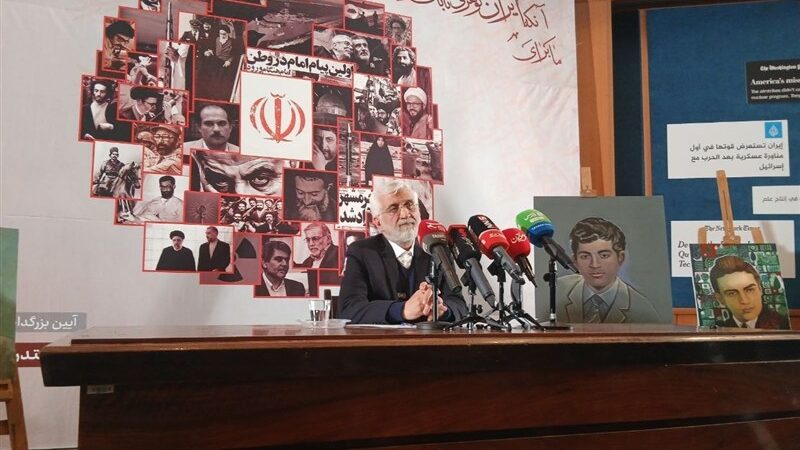 جلیلی هشدار داد: کشور را نمی‌توان با تعارف و نمایش اداره کرد!