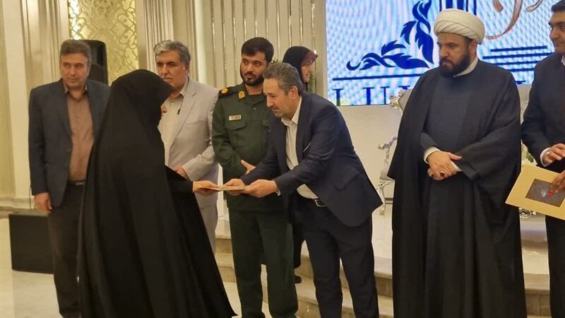 آیین تکریم و تجلیل از مادران و همسران شهدا در چهاردانگه