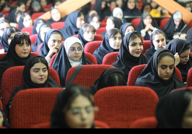 دانشجویان ایلام با تریبونی آزاد، صدای مطالبات یک‌ساله را به گوش مسئولان رساندند - وب‌گردی