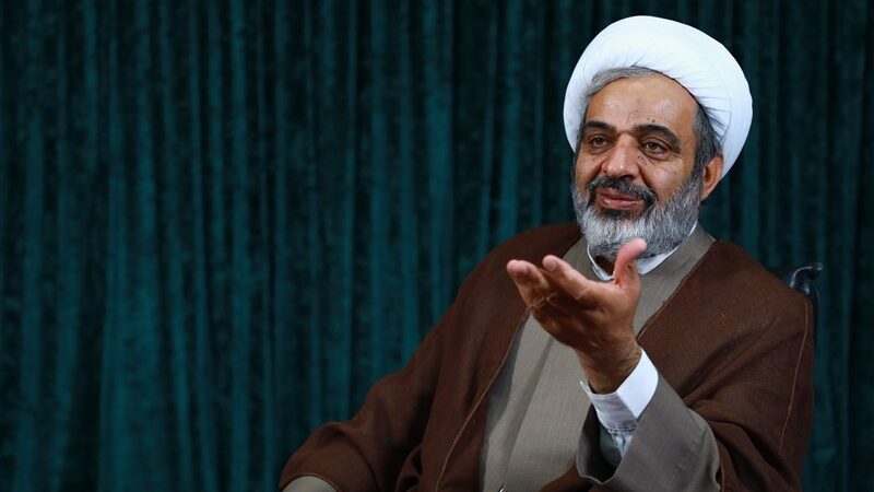 سکوت در برابر ناهنجاری‌های اجتماعی خلاف انسجام ملی است