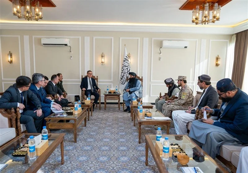 حقانی در دیدار با هیئت قزاقستان: افغانستان در مسیر امنیت و توسعه قرار دارد