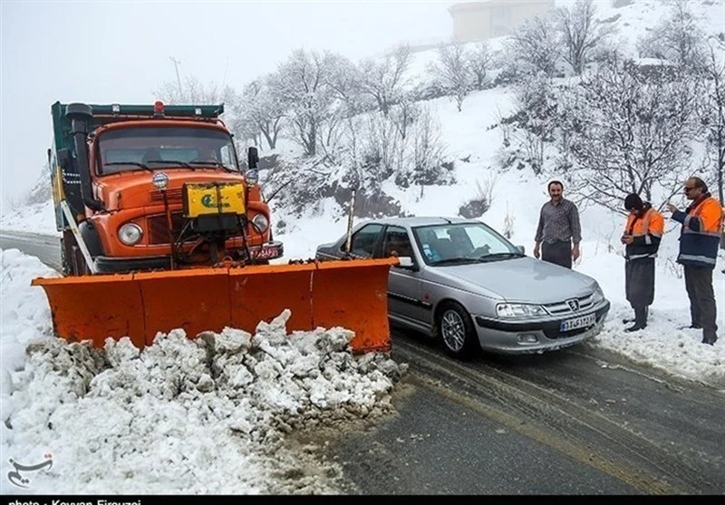 بازگشایی راه 50 روستای الیگودرز پس از برف سنگین؛ گردنه گله‌بادوش همچنان بسته است