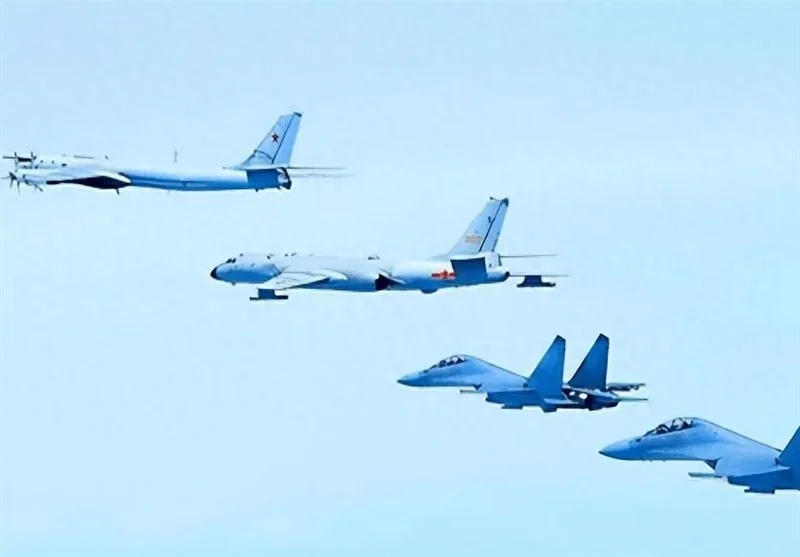 گشت مشترک بمب‌افکن‌های چین و روسیه در قلب اقیانوس آرام؛ پیامی قوی به آمریکا و ژاپن!