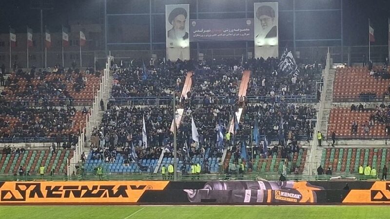 تشویق رضاییان و شعار علیه استقلال/ استقبال کم در روز بارانی