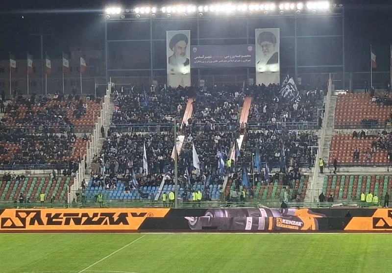 تشویق رضاییان و شعار علیه استقلال/ استقبال کم در روز بارانی - وب‌گردی