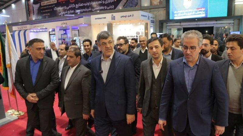 حضور استاندار یزد در غرفه چادرملو در دوازدهمین نمایشگاه فن‌بازار یزد