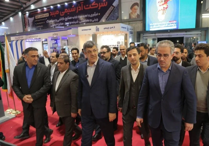 حضور استاندار یزد در غرفه چادرملو در دوازدهمین نمایشگاه فن‌بازار یزد - وب‌گردی