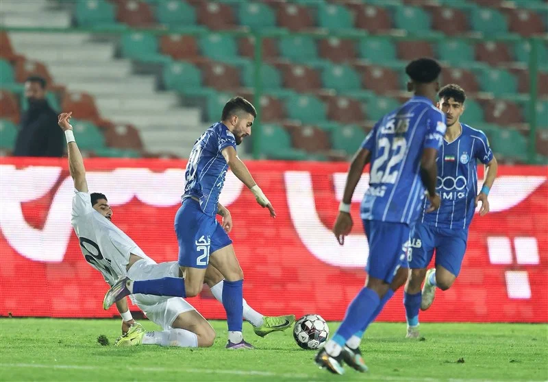 برتری استقلال مقابل ملوان در 45 دقیقه اول - وب‌گردی