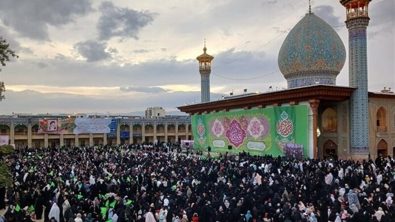 اجتماع باشکوه بانوان و دختران شیرازی در حرم شاهچراغ (ع)