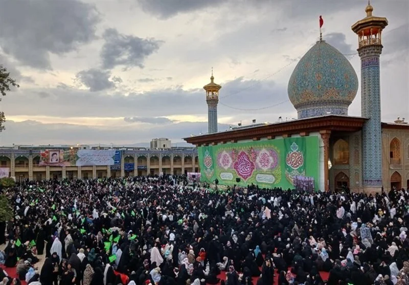 اجتماع باشکوه بانوان و دختران شیرازی در حرم شاهچراغ (ع) - وب‌گردی