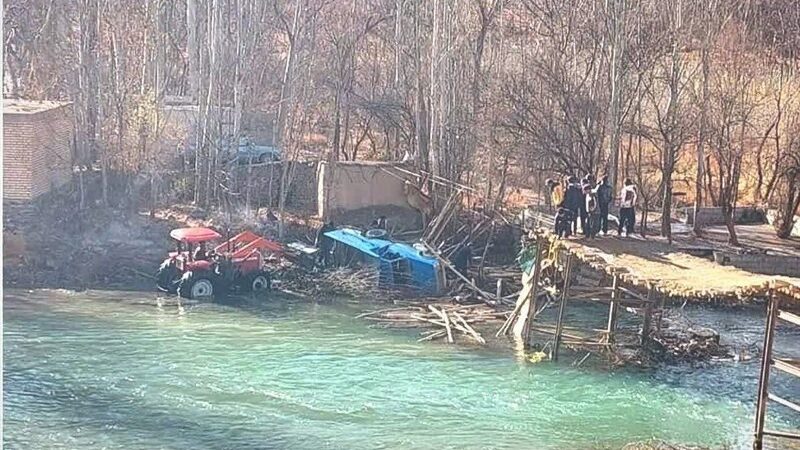 پل معلق بر رودخانه زاینده‌رود در روستای گرم‌دره فرو ریخت