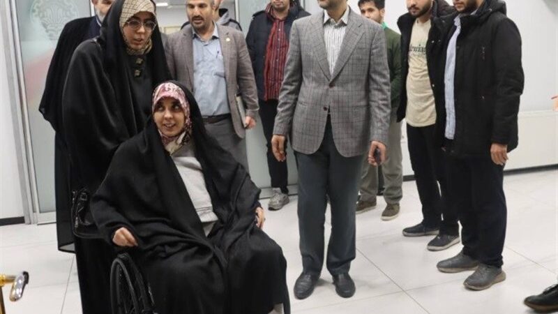 استقبال دانشگاه شریف از فهیمه سادات هاشمی دانشجوی جانباز