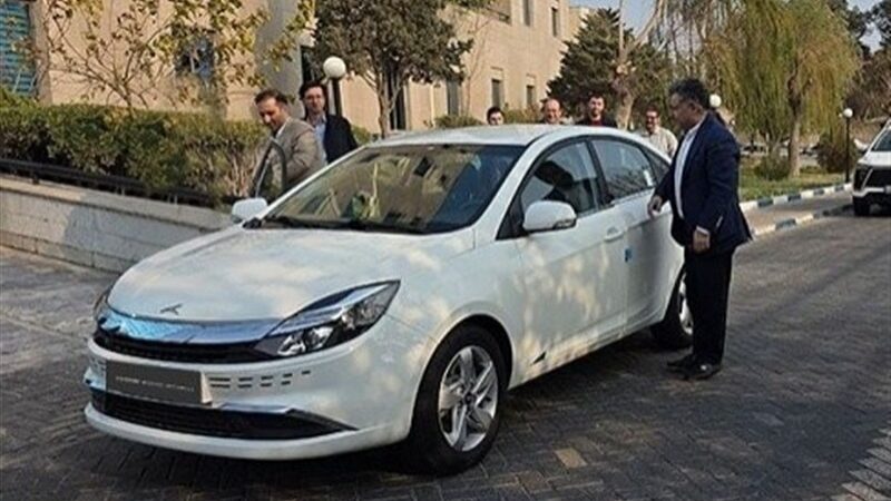 بازدید مدیر عامل کرمان موتور از سدان هیبرید ملی ایگل