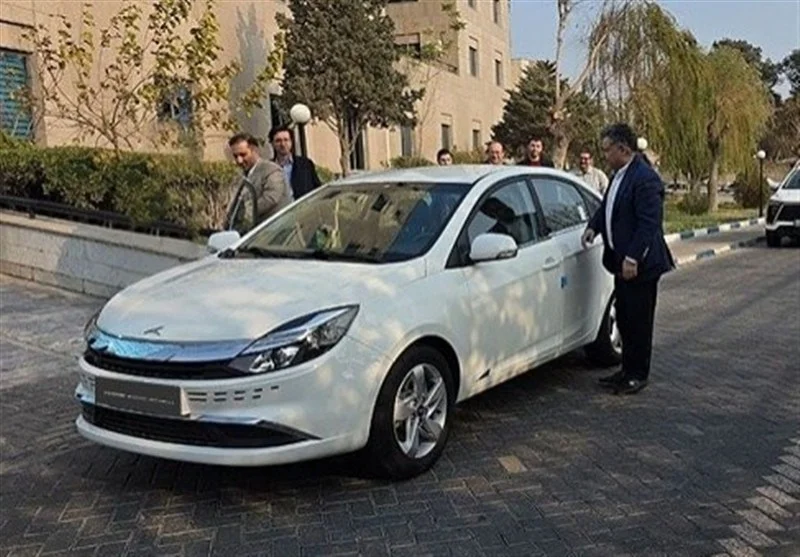 بازدید مدیر عامل کرمان موتور از سدان هیبرید ملی ایگل - وب‌گردی