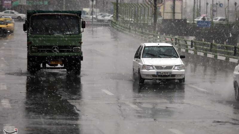 انسداد محورهای حیاتی جنوب کرمان به‌خاطر بارش‌های شدید؛ رانندگان مراقب باشند!