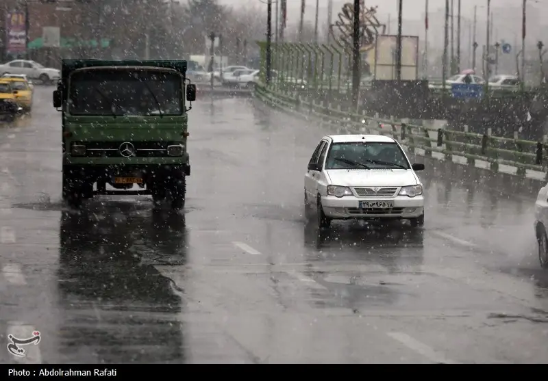 انسداد محورهای حیاتی جنوب کرمان به‌خاطر بارش‌های شدید؛ رانندگان مراقب باشند!