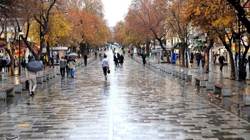 بارش باران رحمت در یزد؛ هدیه آسمانی همزمان با میلاد حضرت فاطمه (س)