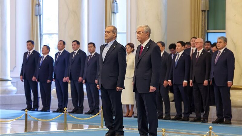 رئیس جمهور قزاقستان با استقبال رسمی از پزشکیان، دیداری سرنوشت‌ساز رقم زد!