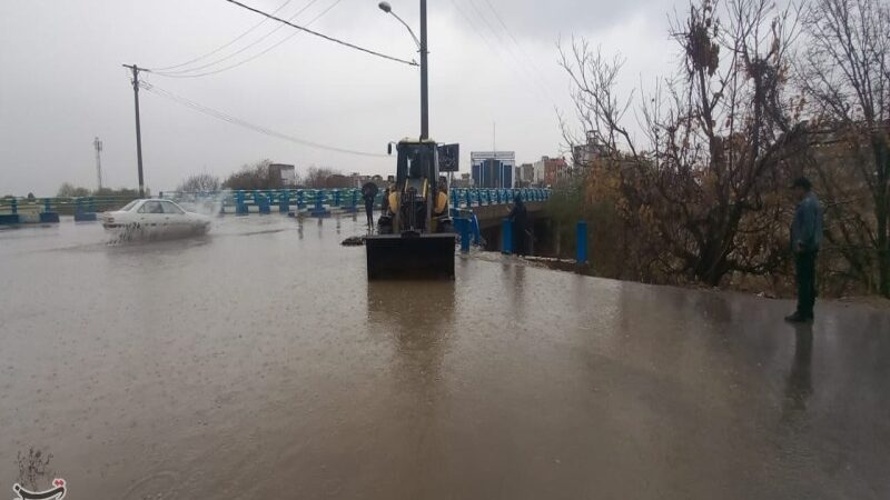 آب‌گرفتگی شدید منازل و سرریز سدهای خاکی در گراش؛ جست‌وجو برای فرد مفقود شده ادامه دارد