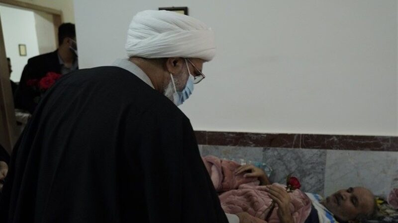 امام جمعه بوشهر در روز مادر به دیدار گرم سالمندان رفت؛ پیام تکریم و احترام به قلب‌ها