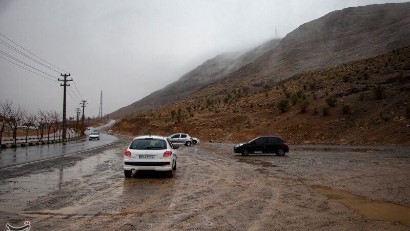 ترافیک سنگین و باران سیل‌آسا در آزادراه‌های پرتردد کشور؛ رانندگان مراقب باشند!