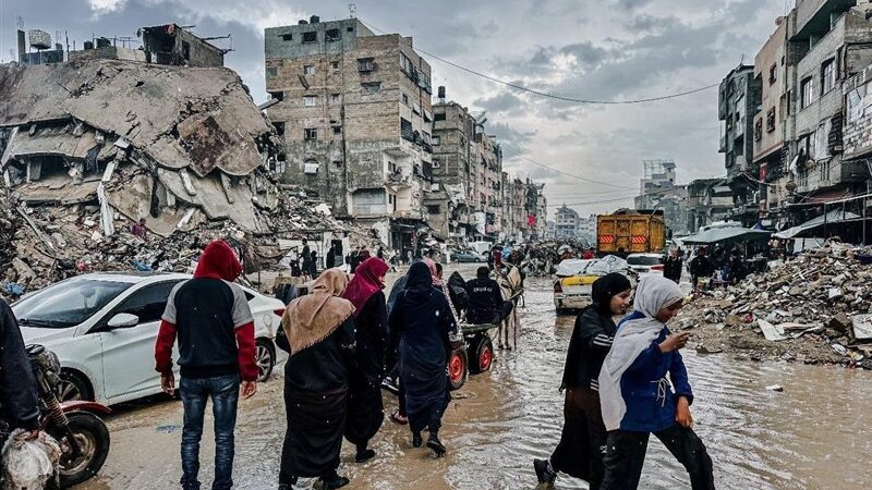 کمیسر آنروا فاش کرد: باران‌های سیل‌آسا، رنج بی‌پایان مردم غزه را دوچندان کرد!