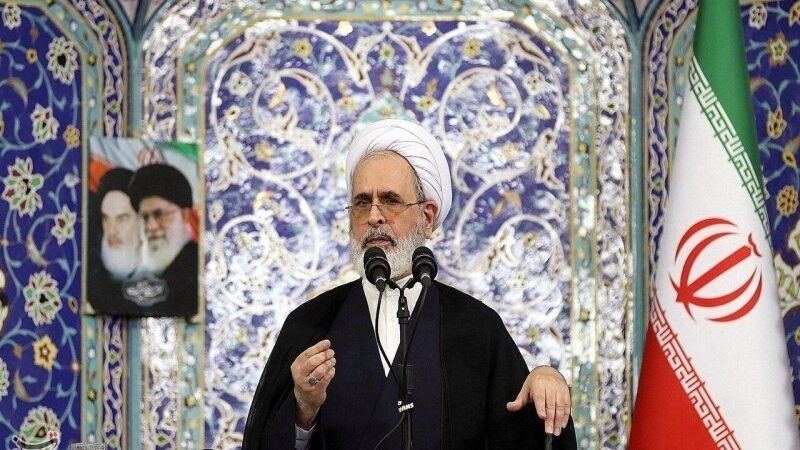 هشدار تند امام جمعه قم به آمریکا و صهیونیسم: ملت ایران در برابر تهدیدات ایستاده است