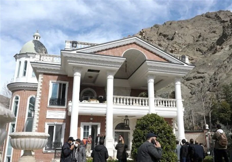 تخریب اَبَر‌ویلای خلاف قانون در حاشیه رود کرج؛ تخلفات حیرت‌انگیز و تجاوز به اراضی ملی فاش شد!