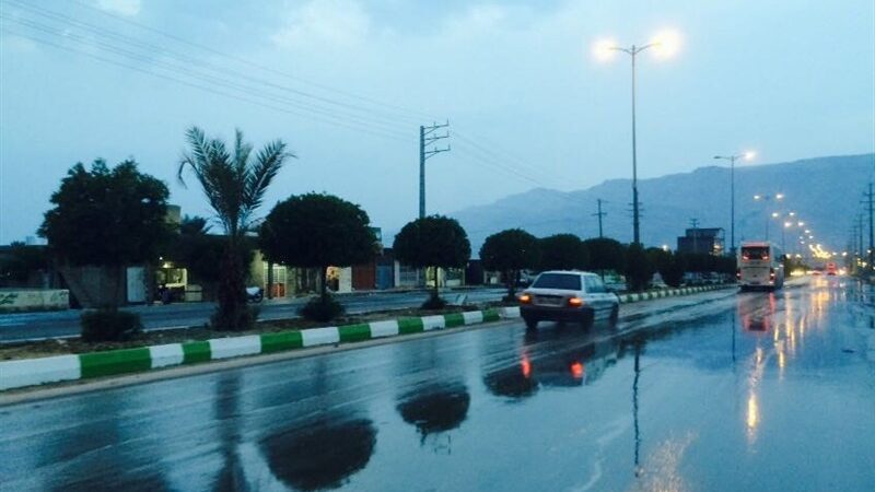 بارش بی‌سابقه 69 میلیمتری باران پاییزی در عسلویه، خیابان‌ها در آب غرق شد!