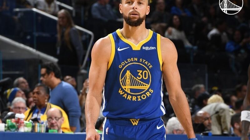 استیفن کری از فاصله‌ای باورنکردنی پرتاب سه امتیازی را به ثبت رساند!