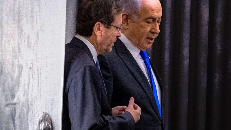 رسانه عبری فاش کرد: اسرائیل چگونه روی لبه فروپاشی قدم می‌زند؟