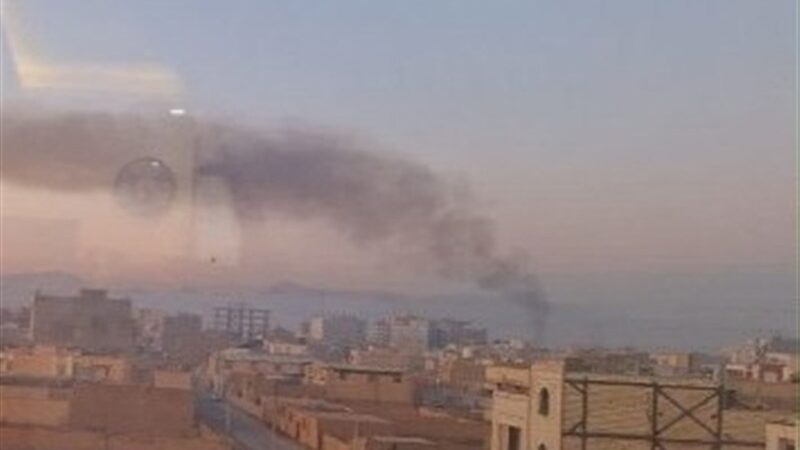 دود غلیظ در آسمان یزد؛ پشت پرده آتش‌سوزی بزرگ در کارگاه پالت‌سازی چیست؟