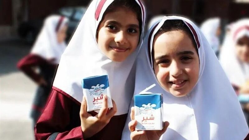 آیا طرح شیر مدارس امسال هم به سرنوشت بلاتکلیفی دچار می‌شود؟ سلامت دانش‌آموزان در انتظار تصمیم بودجه‌ای حیاتی