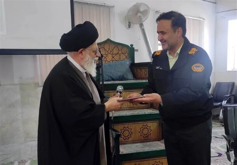 امام جمعه یزد: راز استقامت نیروهای انتظامی در تقویت بعد معنوی آنهاست!