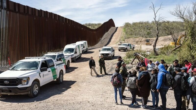 گاردین: پاکسازی قومی آمریکا را نابود خواهد کرد