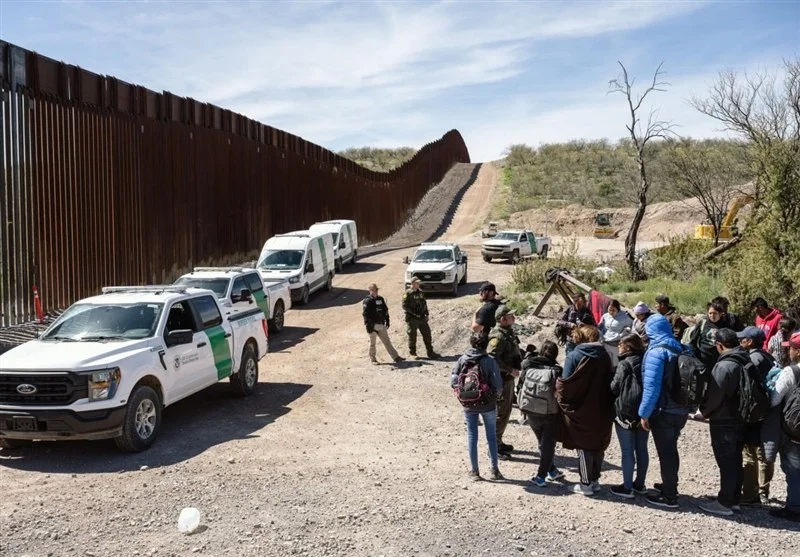 گاردین: پاکسازی قومی آمریکا را نابود خواهد کرد