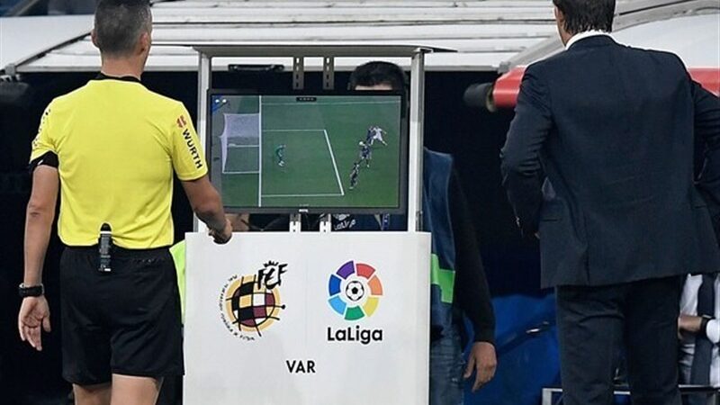 اگر VAR نبود؛ رئال و بارسا در جدول لالیگا چه تغییری می‌کردند؟