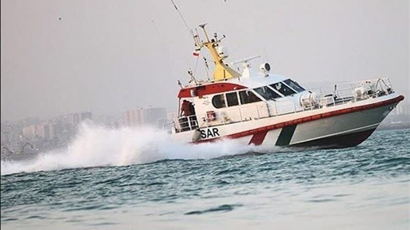 نجات معجزه‌آسا جان یک نفر در ساحل بوشهر توسط مأموران مرزبانی