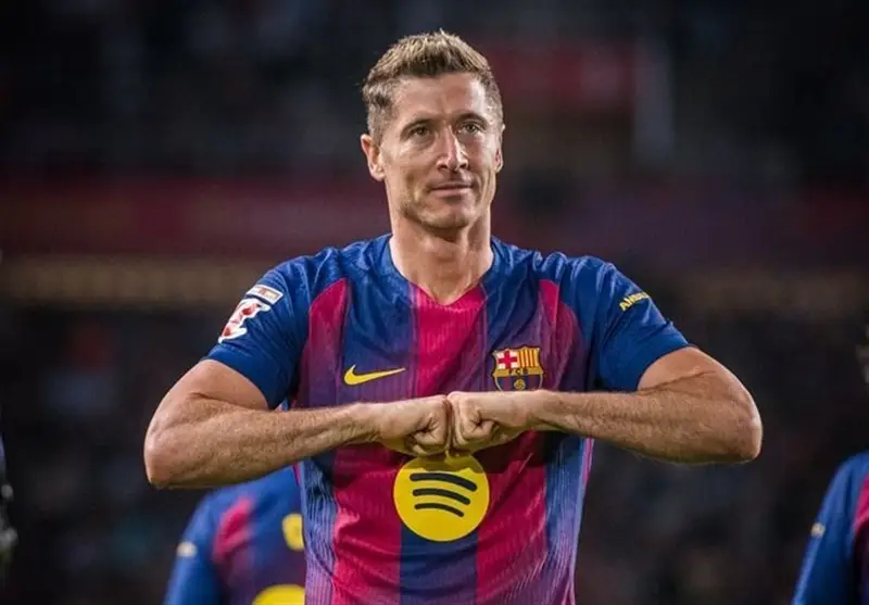 ملاقات محرمانه لاپورتا با مدیر برنامه‌های لواندوفسکی؛ سرنوشت ستاره بارسا در ابهام!