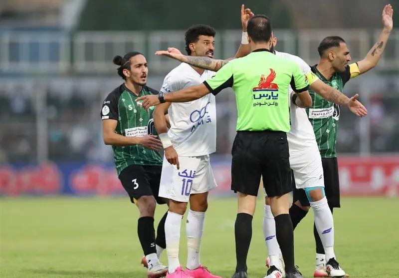 90 دقیقه جنجال بی‌وقفه؛ شکایت رسمی خیبر از داور بازی با استقلال کلید خورد!