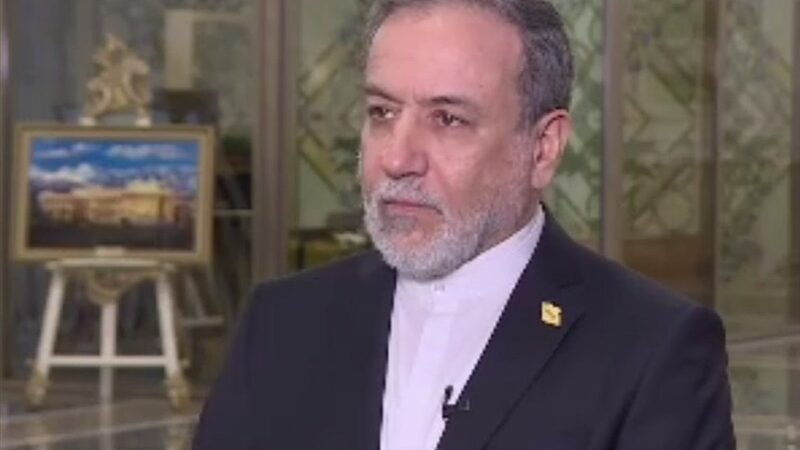 عراقچی فاش کرد: درخواست عجیب آمریکایی‌ها برای توقف حمله از ساعت ۴ صبح!