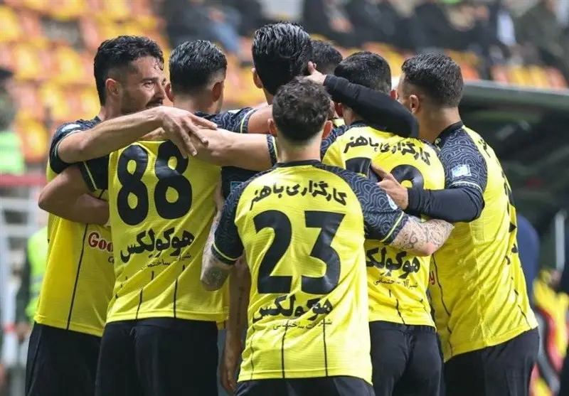 سپاهان با گل طلایی محمد عسکری، فولاد را شکست داد و به صدر جدول برگشت!