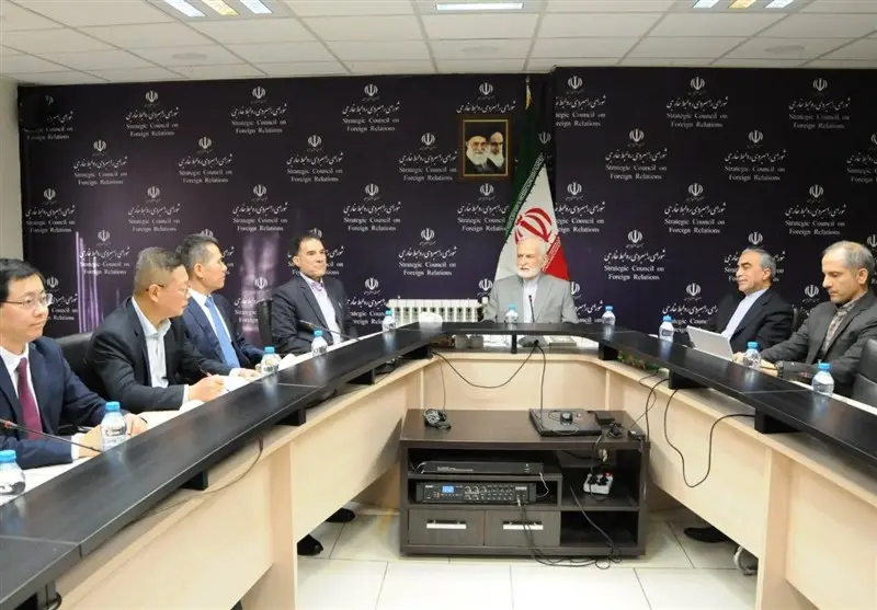 خرازی هشدار داد: اجرای سند ۲۵ ساله ایران و چین هنوز در پیچ‌وخم‌های دشوار است!