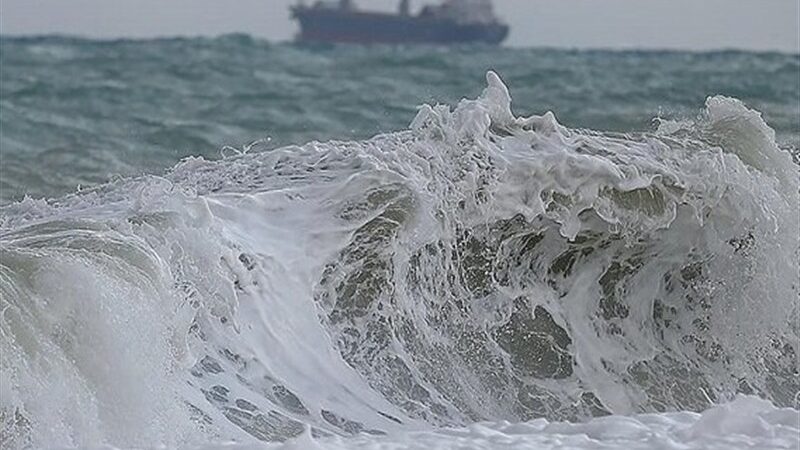 توقف ناگهانی ترددهای دریایی به قشم؛ شرایط بحرانی هواشناسی اعلام شد!