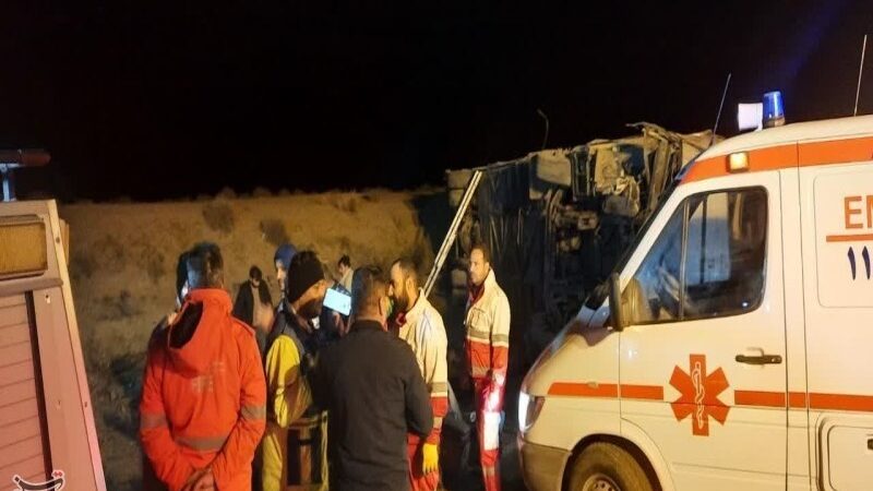 پلیس راهور در جستجوی راز حادثه وحشتناک اتوبوس اصفهان-نطنز؛ خواب‌آلودگی راننده محتمل‌ترین فرضیه!