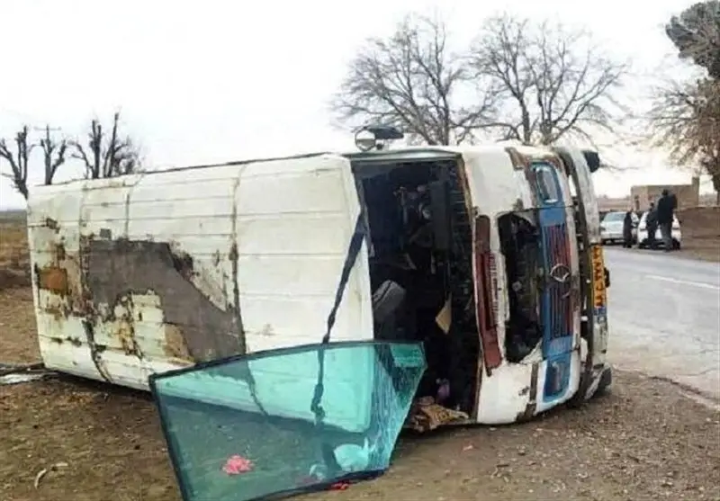 واژگونی مینی‌بوس مدرسه در جاده نیشابور-سبزوار؛ 14 دانش‌آموز مصدوم شدند