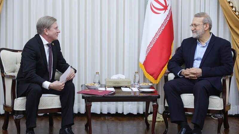 لاریجانی خبر داد: همه موانع اجرای کریدور شمال-جنوب به زودی برداشته می‌شود!