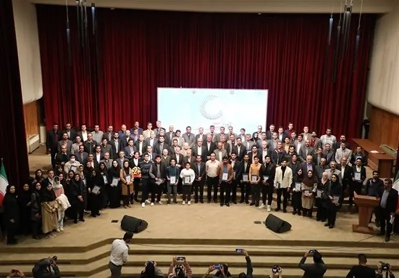 برای اولین بار در جشنواره پژوهش کرمان؛ فرمانداران و شهرداران برتر معرفی شدند - وب‌گردی